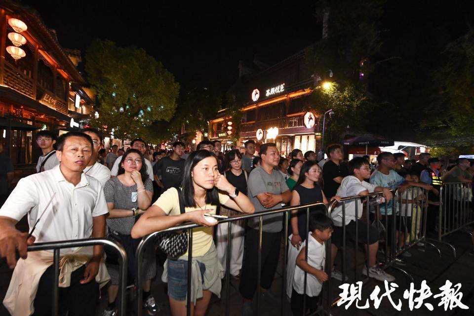 很多球迷虽, 大屏