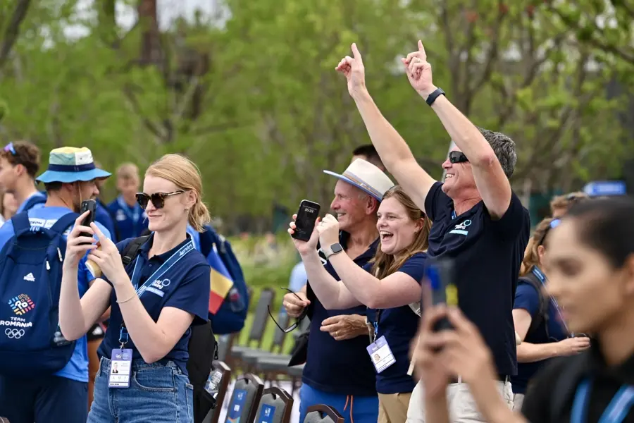 间门框从, 体育产业基